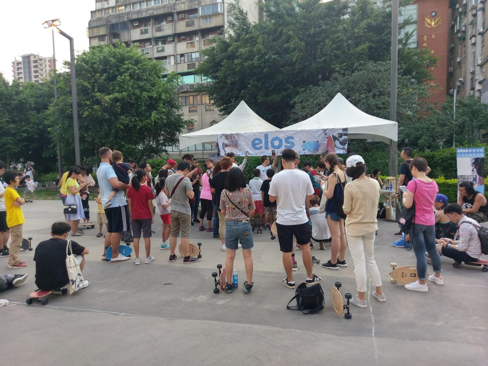 Backers with Elos boards gathered in front of the Elos tent in Ximending